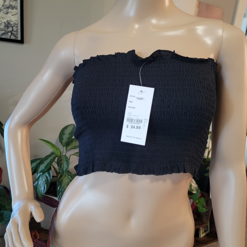 10 Final Price✅️ Black Smocked Tube Top